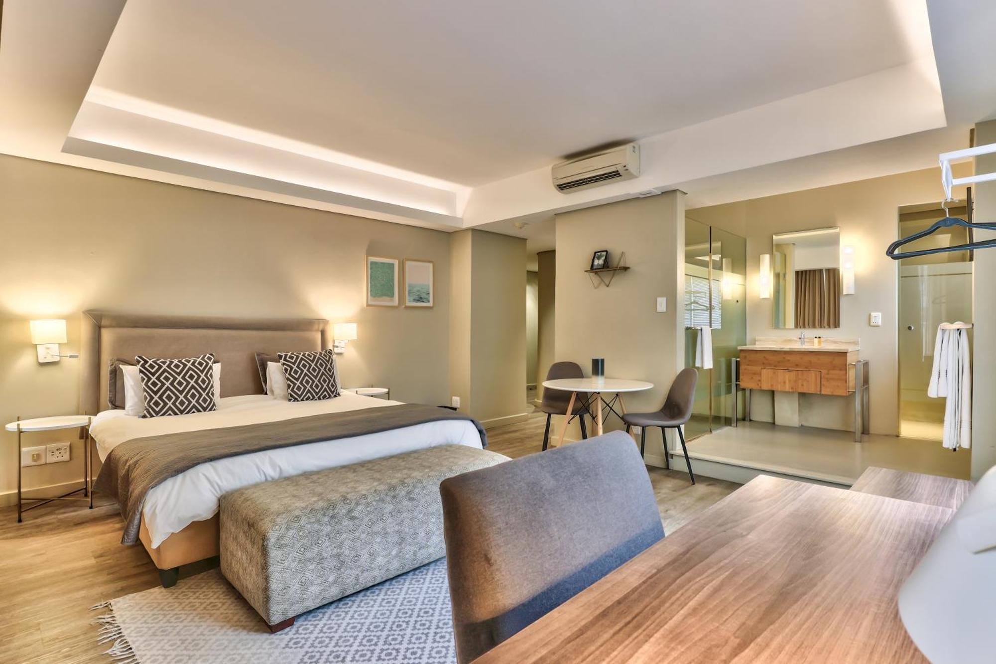 Wink Foreshore Hotel
