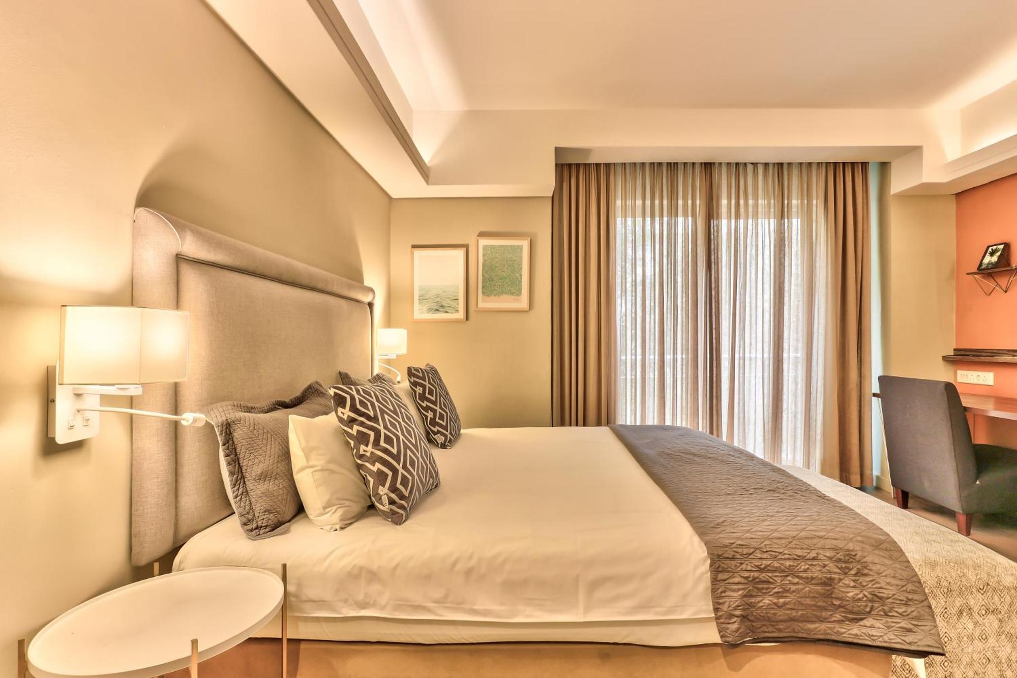 Wink Foreshore Hotel